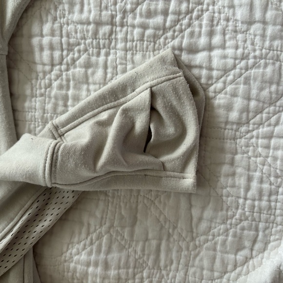 Under Armour Cream and Red Long Sleeve Oversized Hooded Sweatshirt - Picture 8 of 10